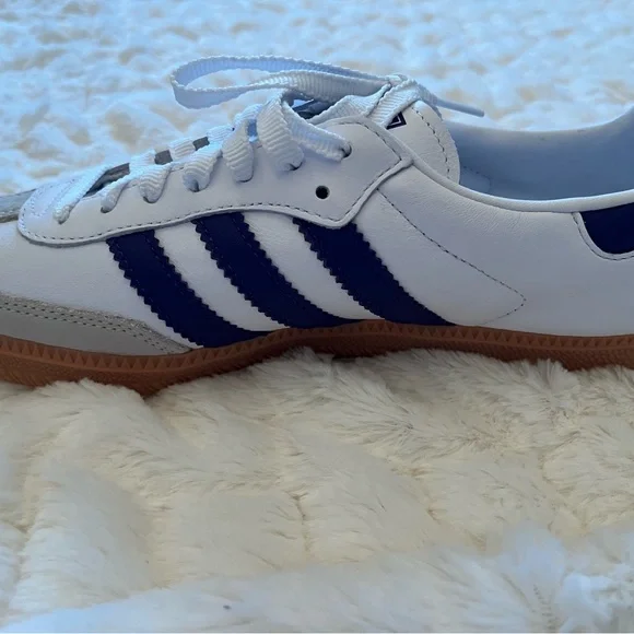 Women's Samba Sneakers - Picture 3 of 5